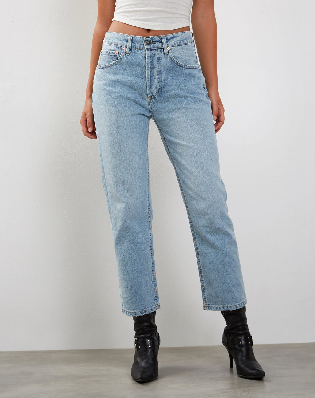 Mid Rise Straight Leg Cropped Jeans in Bleach Denim