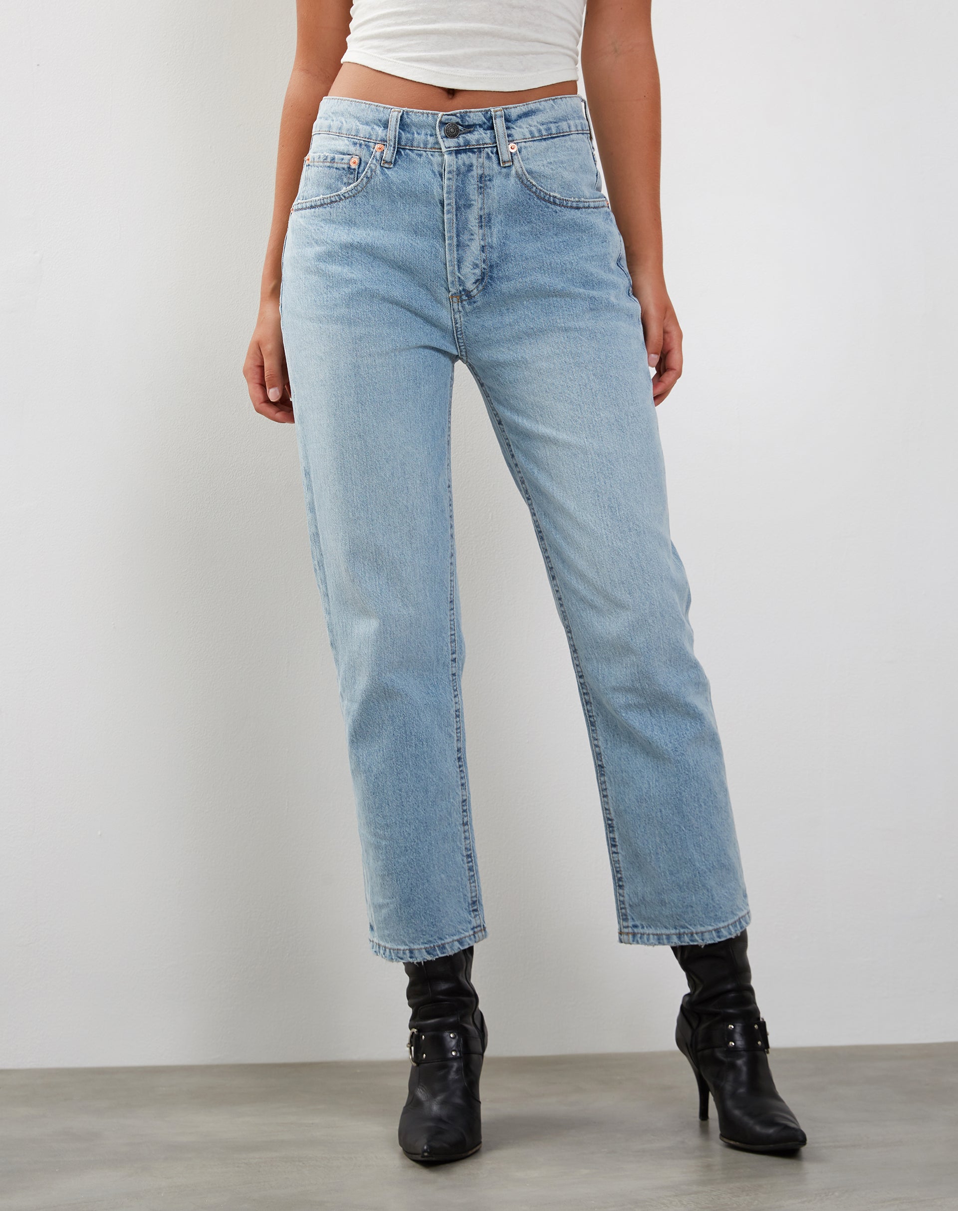 Mid Rise Straight Leg Cropped Jeans in Bleach Denim