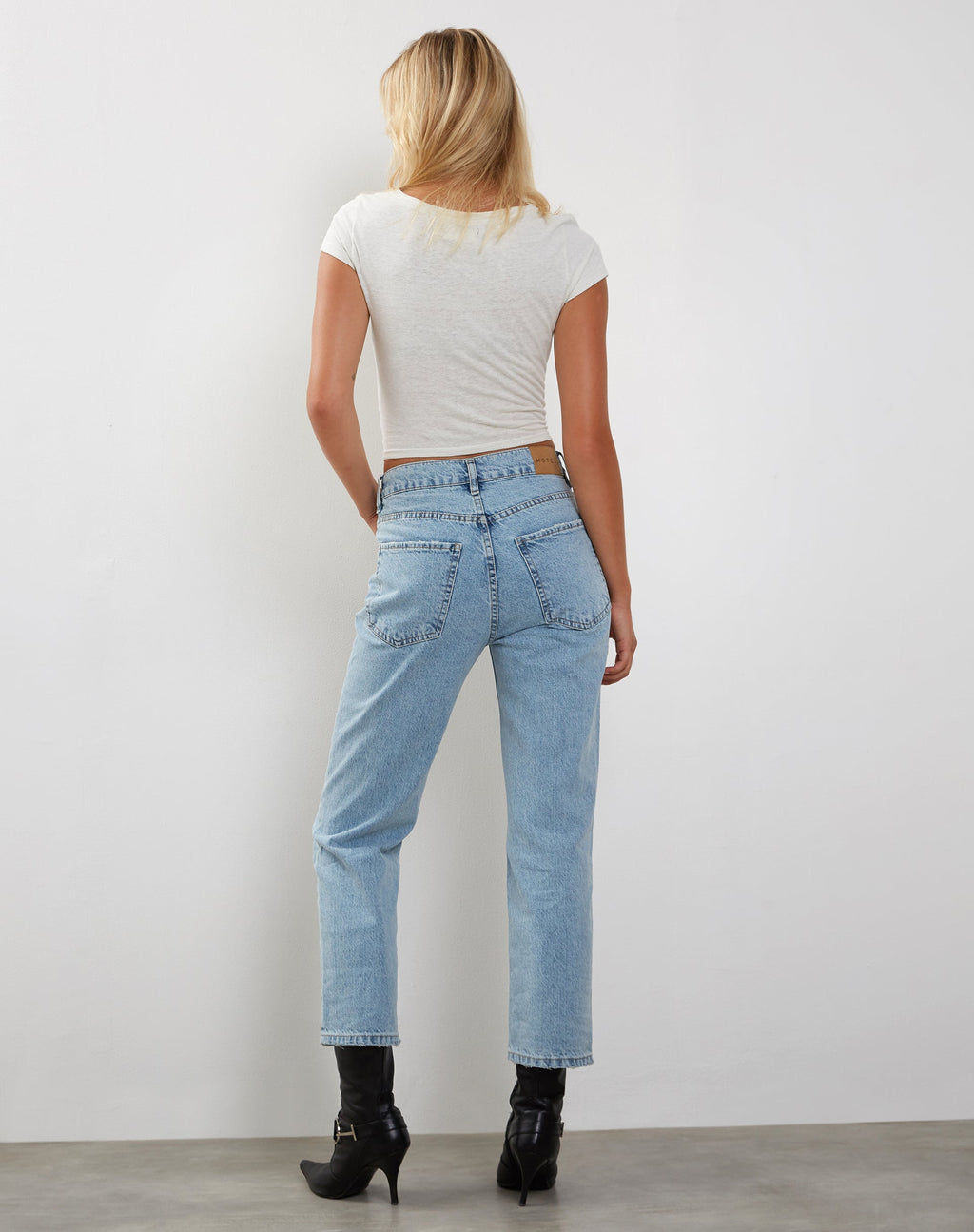 Mid Rise Straight Leg Cropped Jeans in Bleach Denim